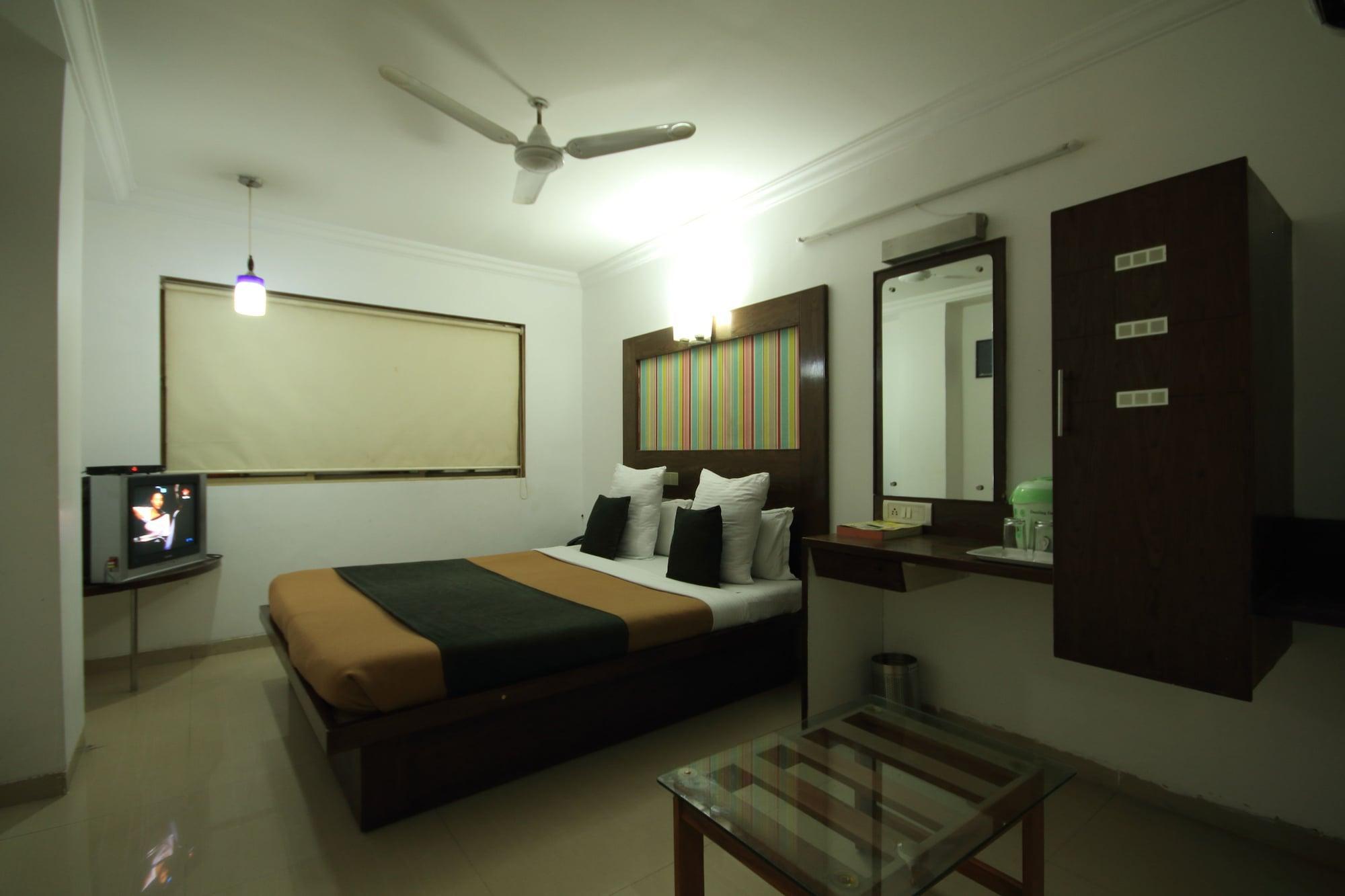 Fabhotel Kadamb Inn Ахмедабад Экстерьер фото