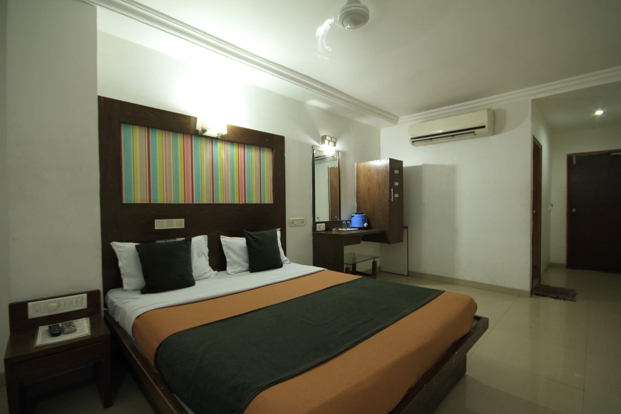 Fabhotel Kadamb Inn Ахмедабад Экстерьер фото