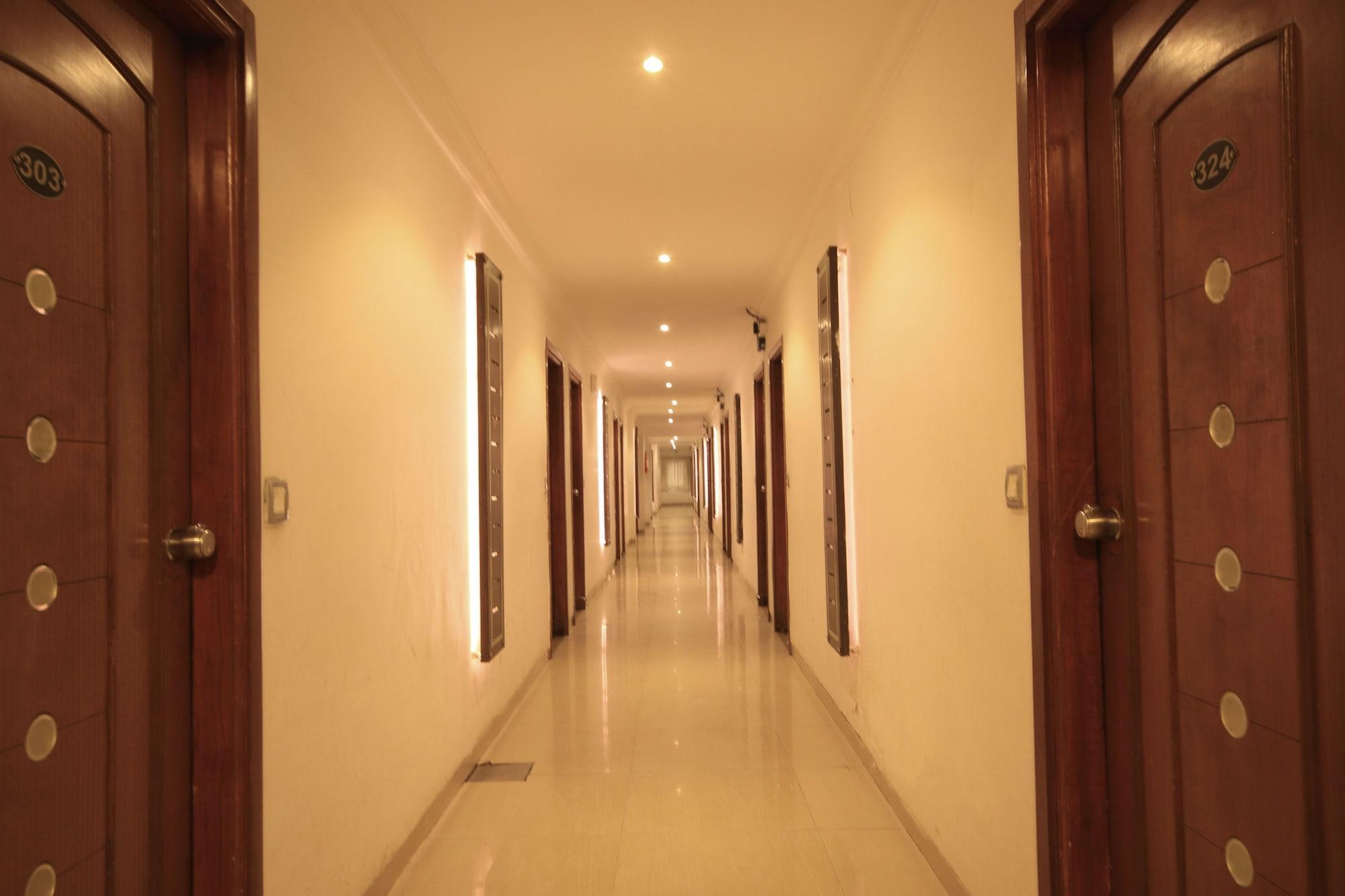 Fabhotel Kadamb Inn Ахмедабад Экстерьер фото