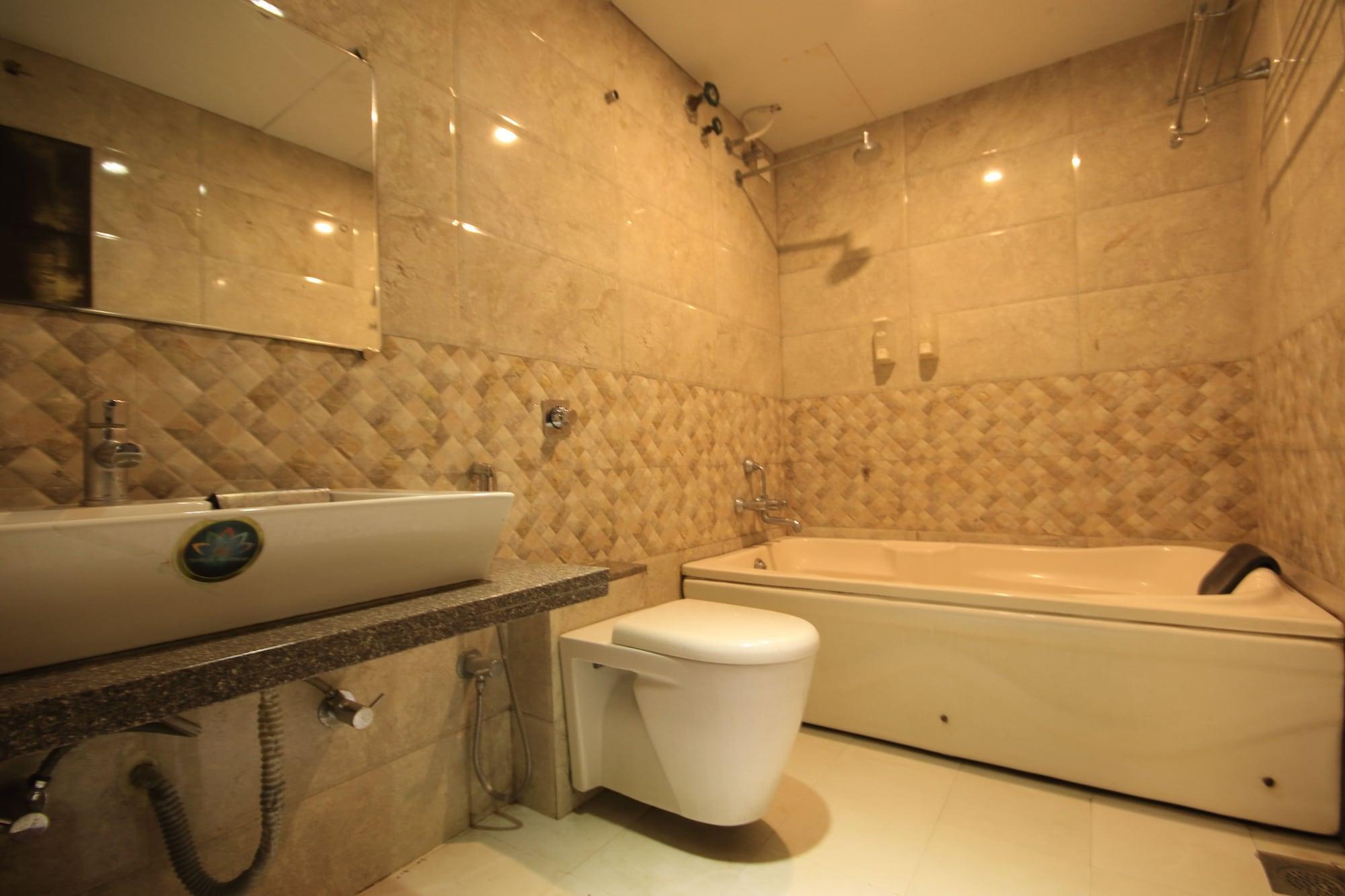 Fabhotel Kadamb Inn Ахмедабад Экстерьер фото