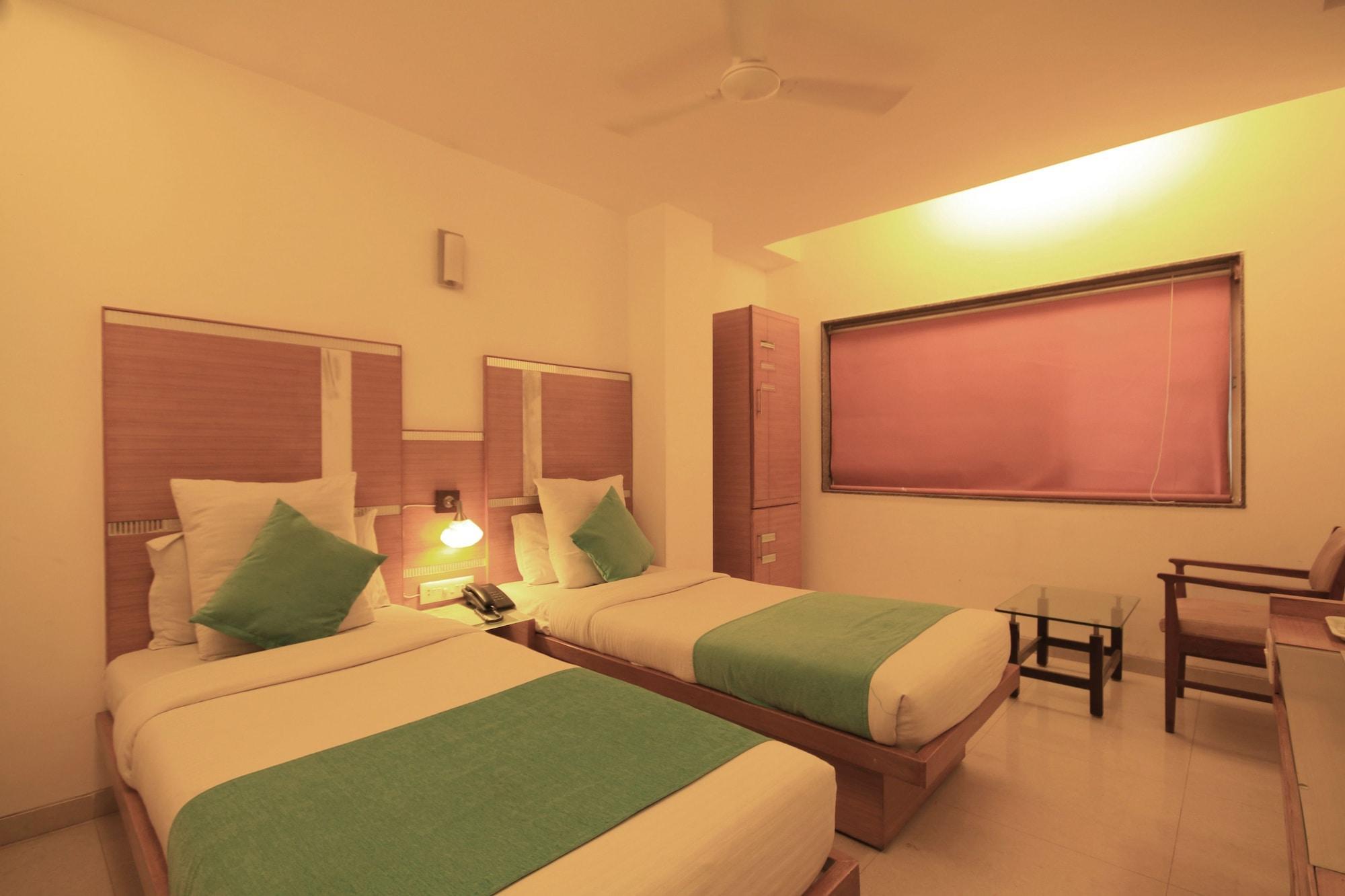 Fabhotel Kadamb Inn Ахмедабад Экстерьер фото